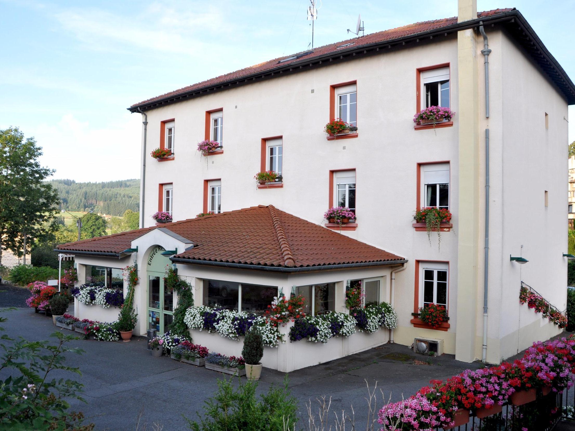 Hôtel / Restaurant au cœur du village, Proche Saint Etienne